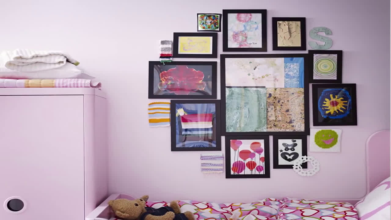 IKEA Cómo decorar paredes con fotos y cuadros  anuncio