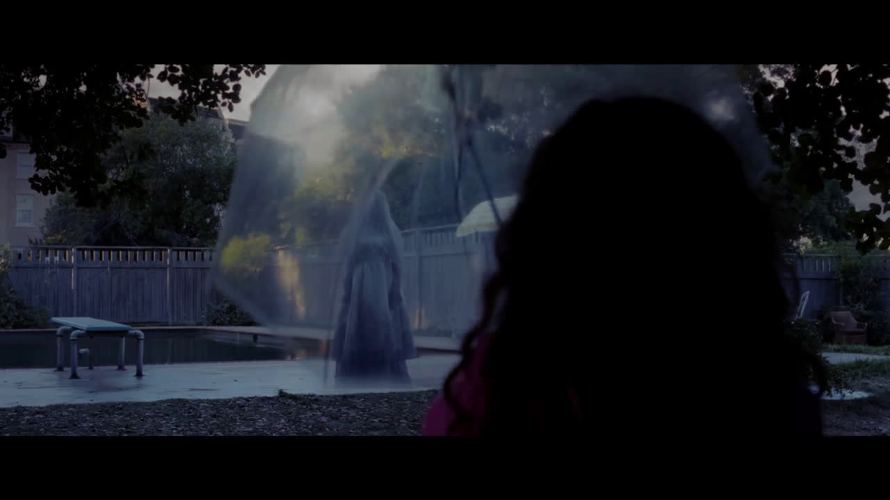 Warner Bros La Llorona - "Paraguas" anuncio