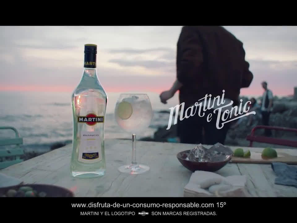 Martini Disfruta del momento aperitivo con #MartiniTonic  anuncio