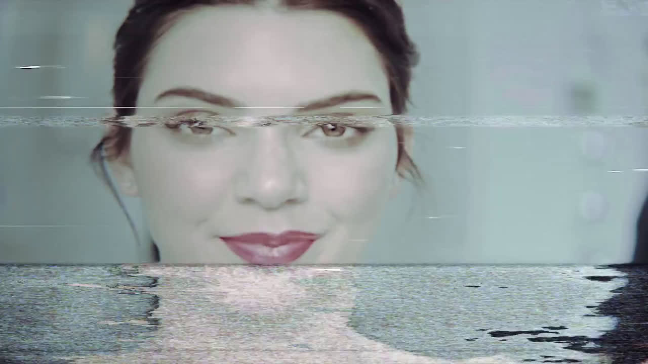 Estee Lauder Pure Color Envy Hi-Lustre Lipstick - Kendall jenner anuncio