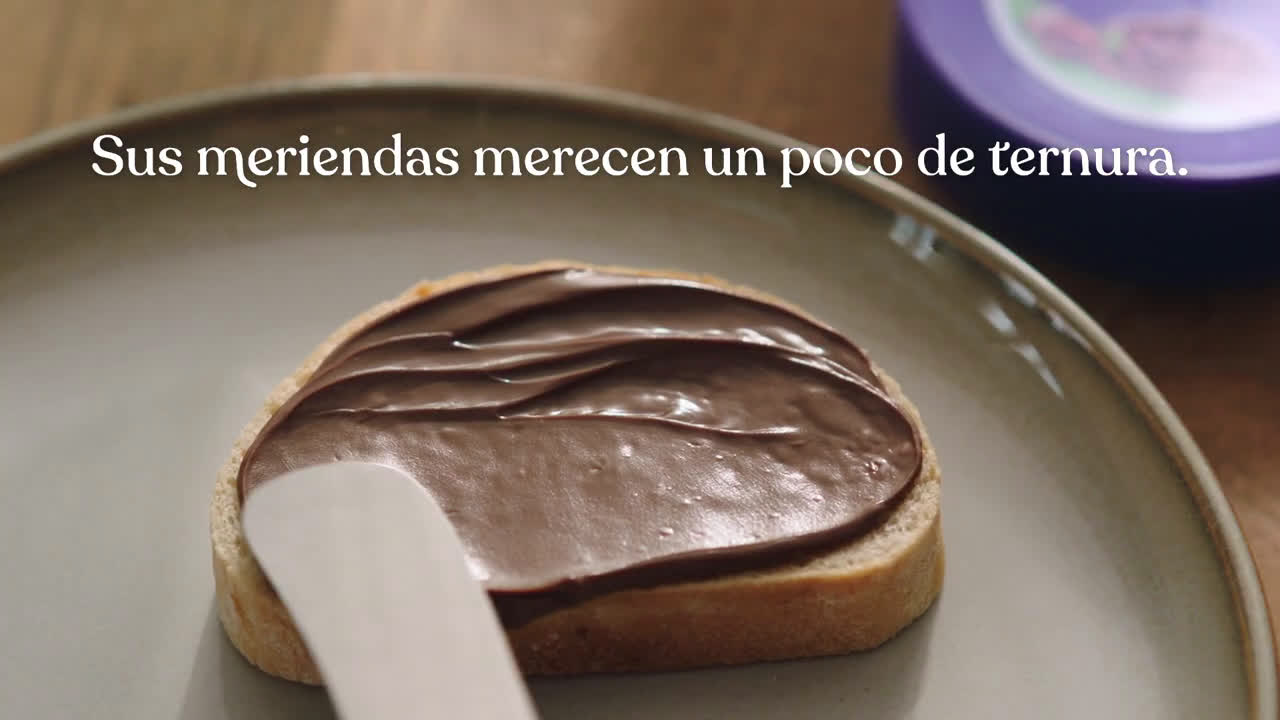 Milka Crema al cacao con avellanas Milka anuncio