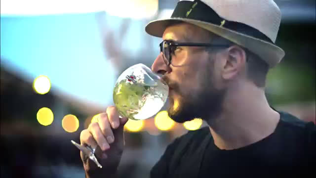 Martini ¡Llega la ‪#‎TerrazzaMartini‬ a ‪Barcelona, Madrid, Sevilla y Gijón! anuncio