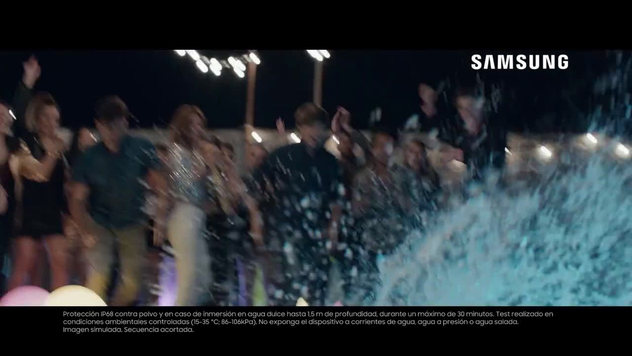 Samsung GalaxyS8 la fiesta en la piscina anuncio