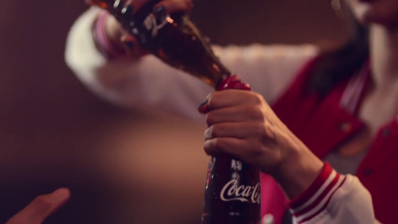 Coca Cola La una con la otra #SienteElSabor anuncio