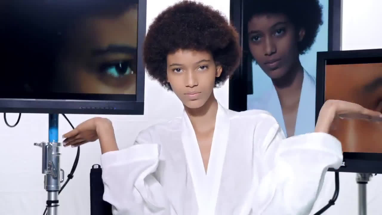 Dior Makeup How To - Face & Body Foundation  anuncio