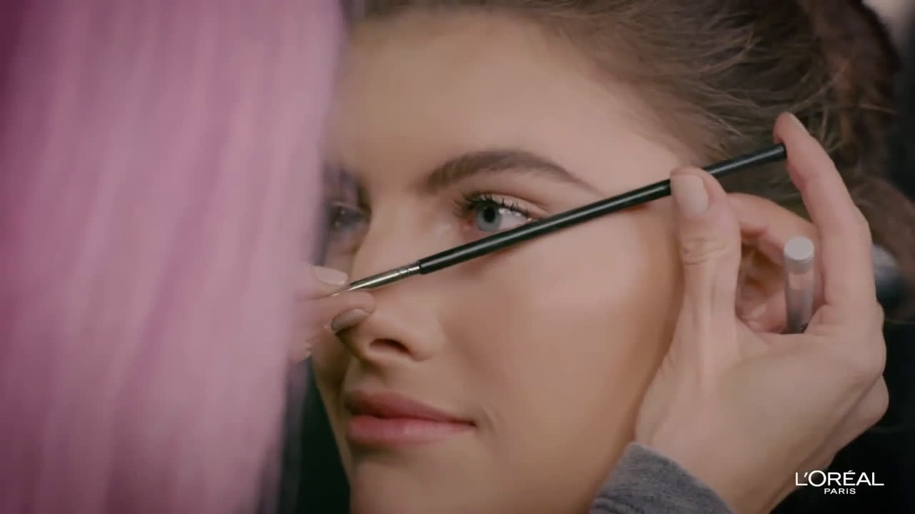 L`oreal Maquillaje de cejas: Cejas perfectas con Brow artist tattoo de L'oréal Paris anuncio