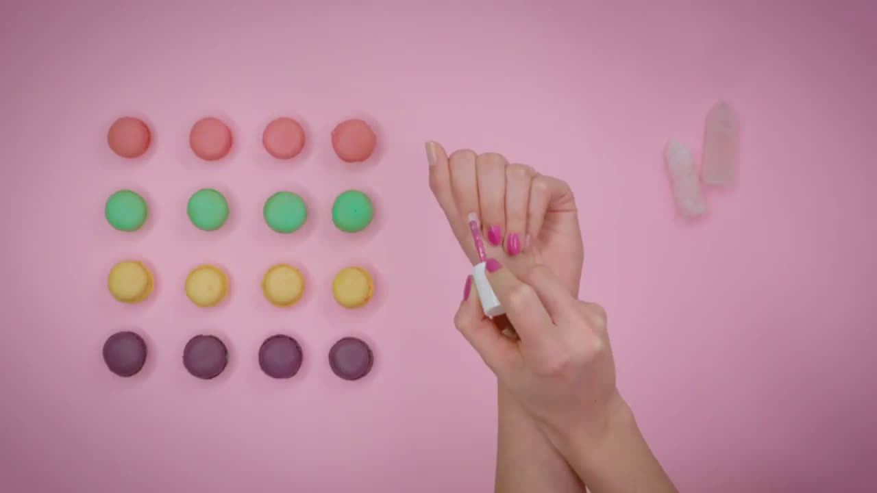 essie ¿Cómo endurecer las uñas? Tratamiento con color anuncio