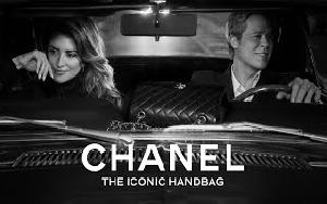 <b>CHANEL The CHANEL Iconic Handbag Campaign pub</b>