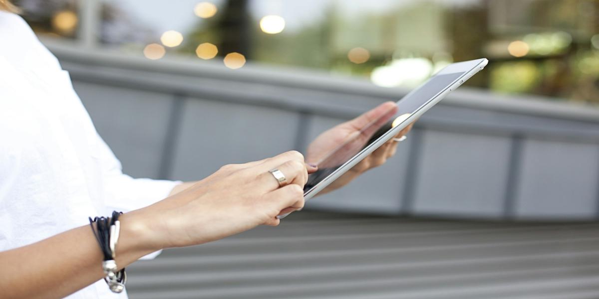 Sostituire una batteria iPad - abancommercials.com