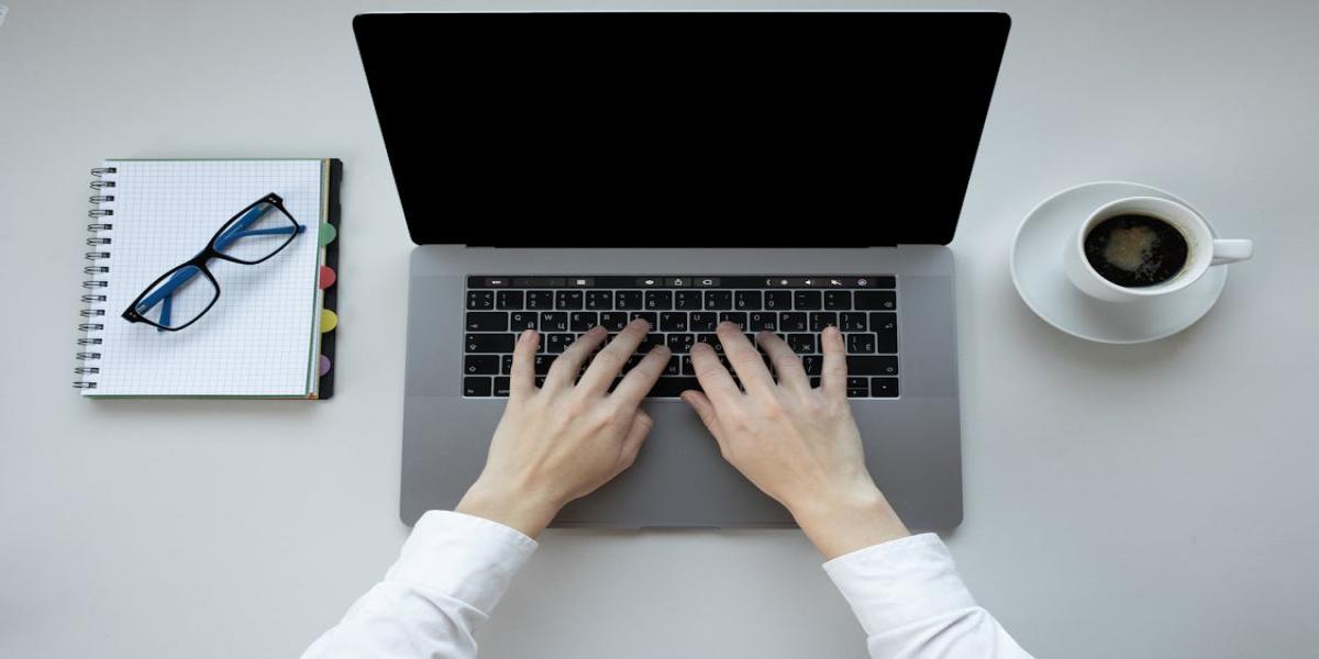 El monitor sigue entrando en modo de ahorro de energía