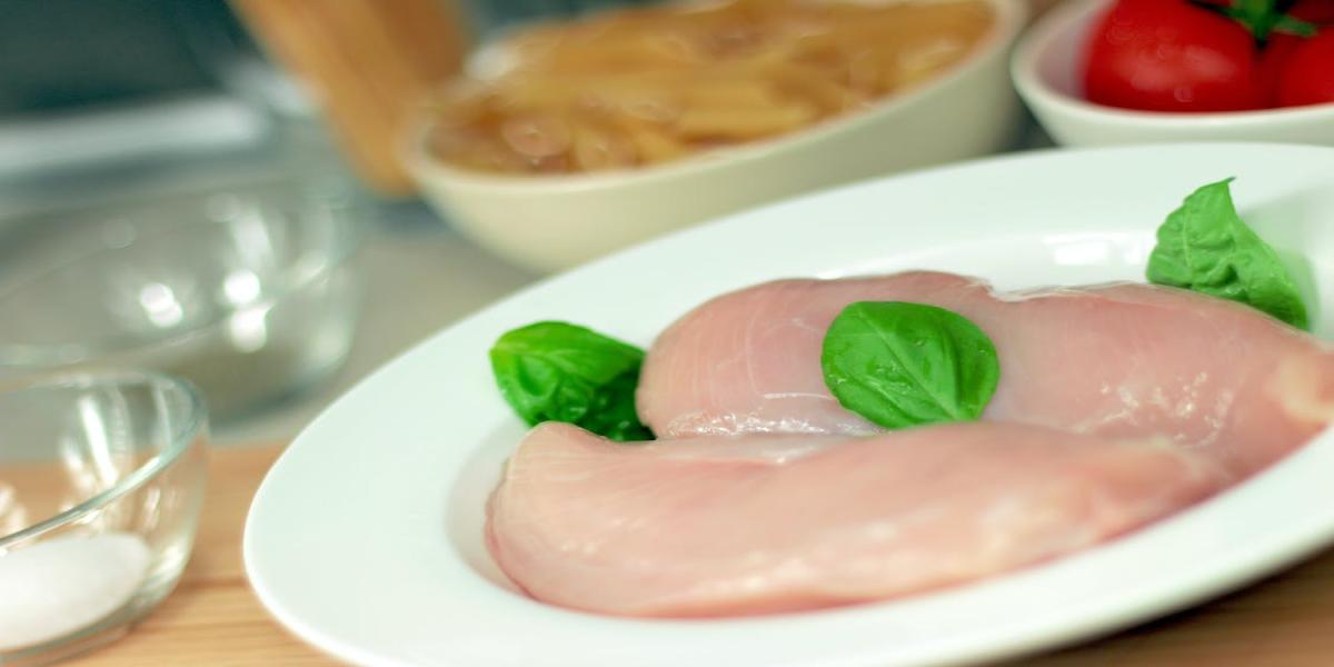 ¿Cuánto dura el pollo en la nevera?