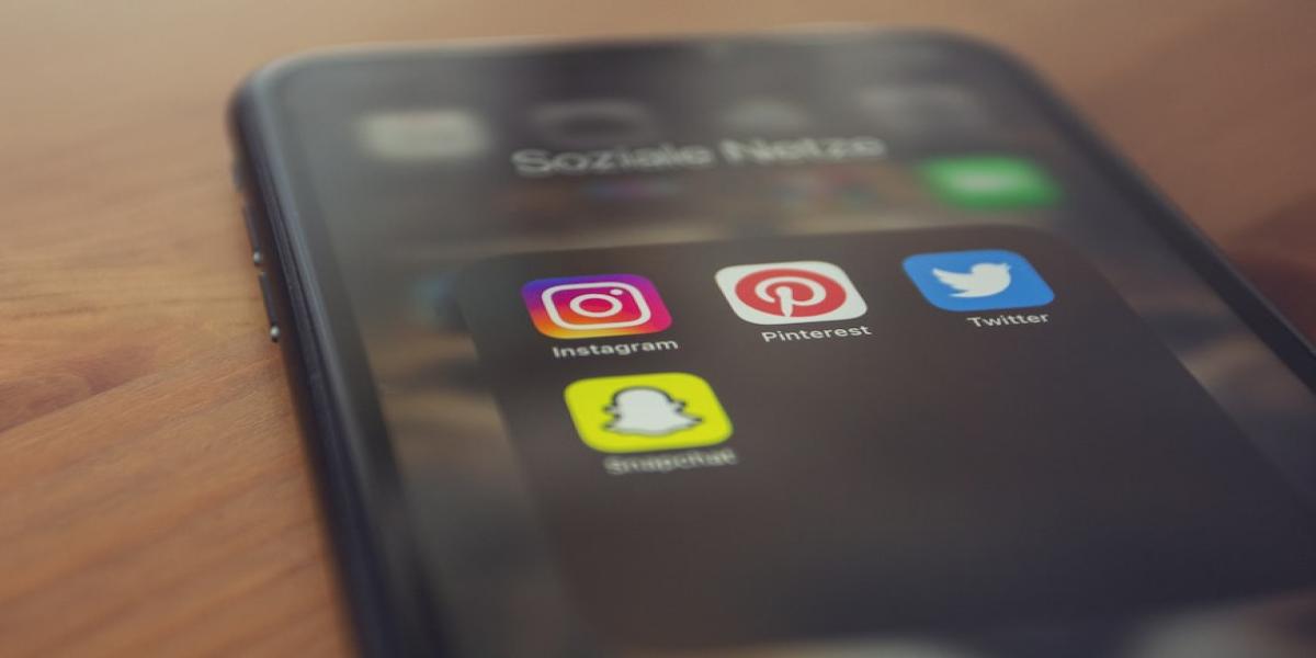 Come scorrere a metà su Snapchat - abancommercials.com