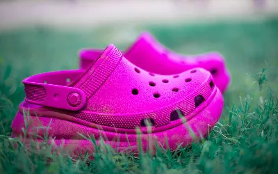 Crocs Ads Using Humor to Build Popularity