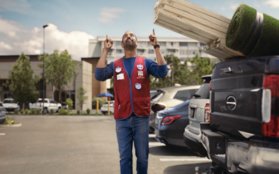 Who is the actor in the Lowe's DIY Weekend ad?