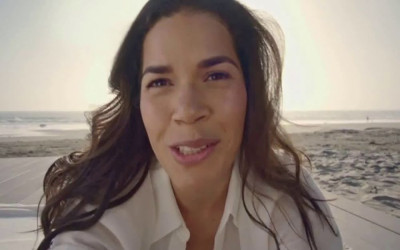 Who is the girl in the CoverGirl Clean Fresh commercial?