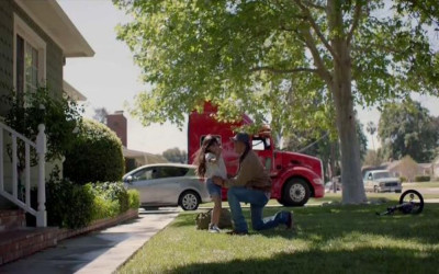 Who sings in the Wells Fargo financial future commercial?