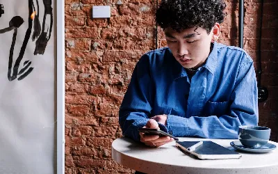 How to Fix WhatsApp Status not showing on iPhone