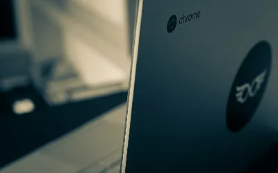 Cómo habilitar el modo oscuro en una Chromebook
