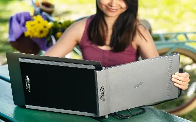 The Psychological Benefits of a Dual-Screen Setup While Traveling