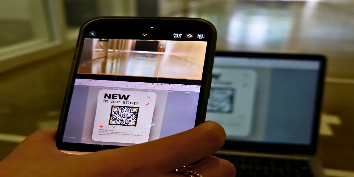 Scannen Sie den QR-Code auf dem Telefon, ohne ein anderes