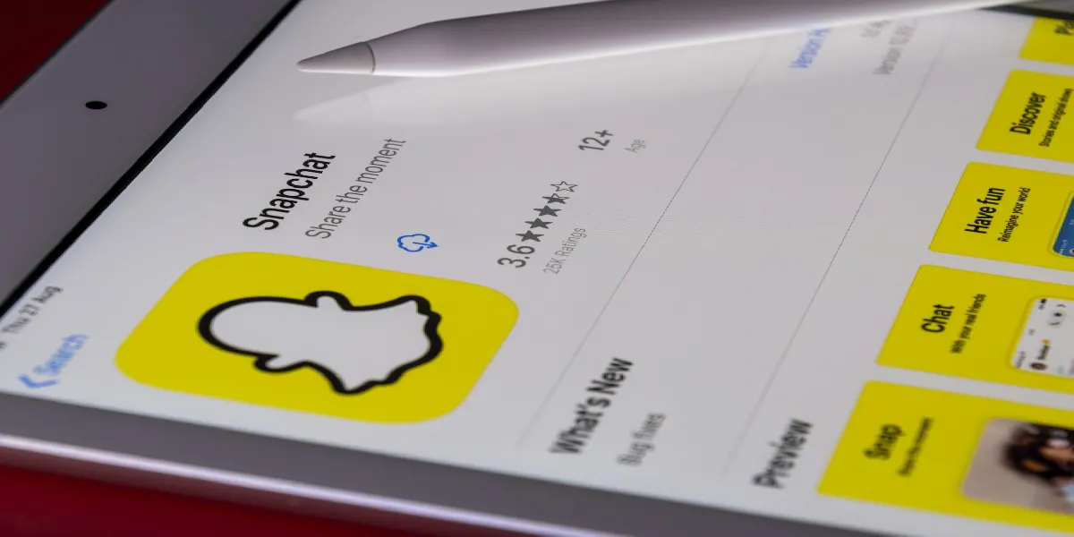 Snapchat peace emoji on group chat