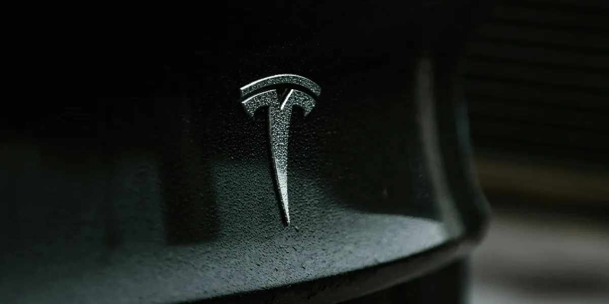 Tesla’s Bold Approach to Automotive Advertising