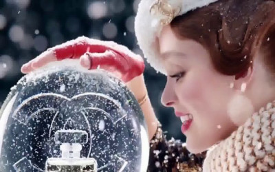 What song plays in the Chanel No.5 holiday commercial?