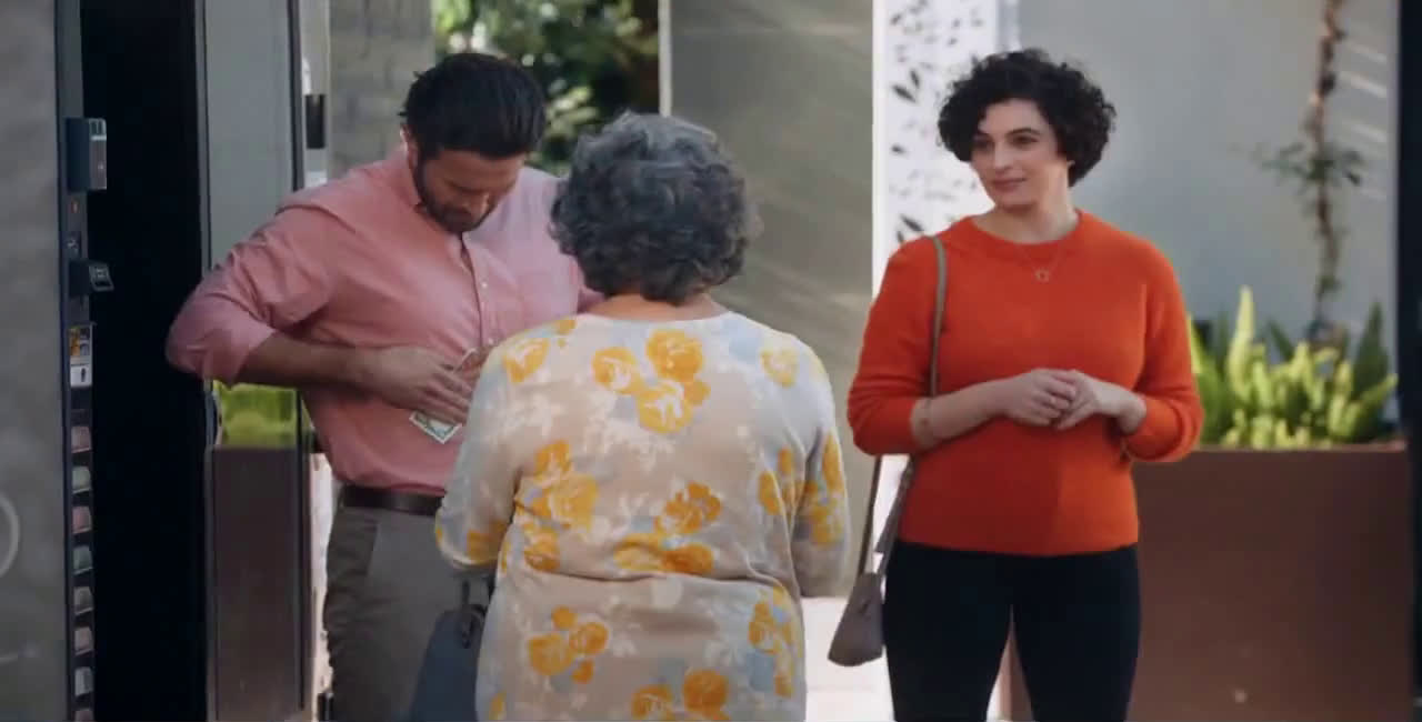  Tap and Go - Vending Machine Featuring Justin Rose and Tom Watson