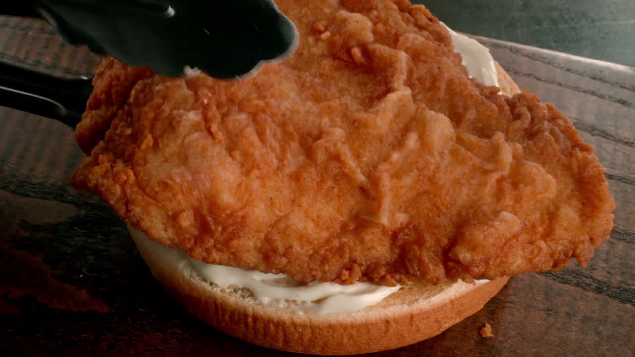  Fan Favorites - "Awkward Greeting" Commercial