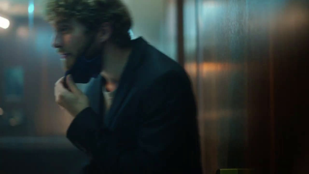  girl celebrating her birthday in quarantine