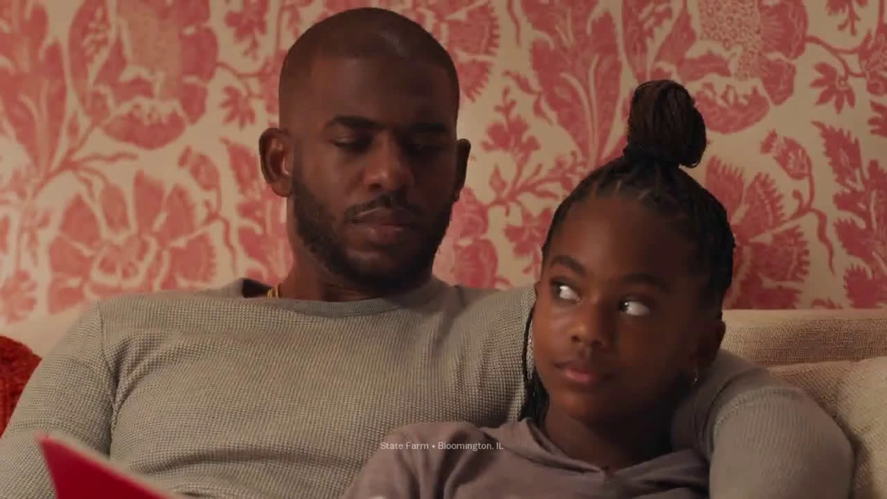  Chris Paul recognizes a commercial in his daughter's story