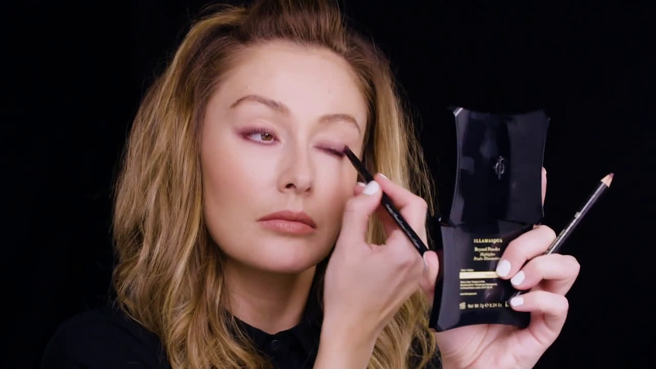  HOW TO: CREATE A SMOKEY EYE