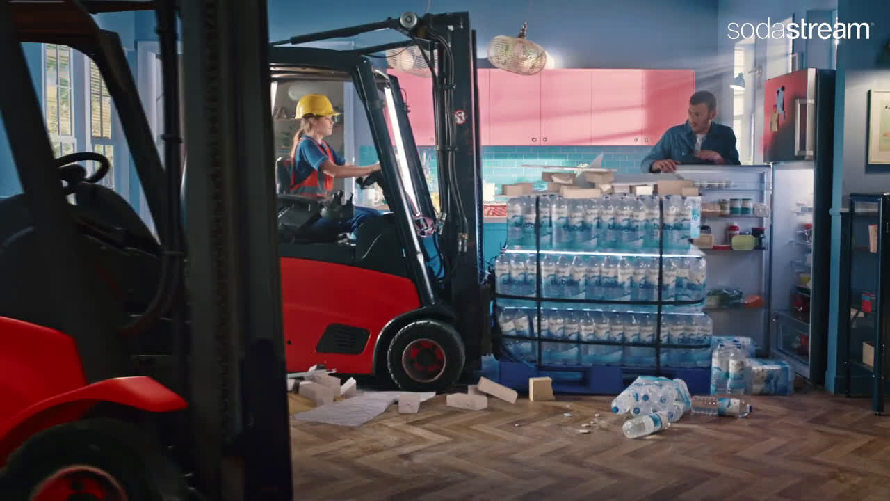  Girl makes a wall-breaking entrance with her water-loading cart