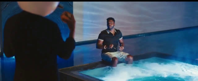  Jason Derulo gets excited to see Jack Box's sandwich