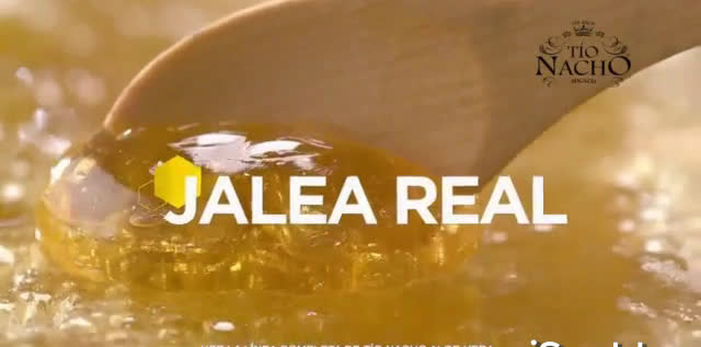  chica con problemas en las puntas de su cabello