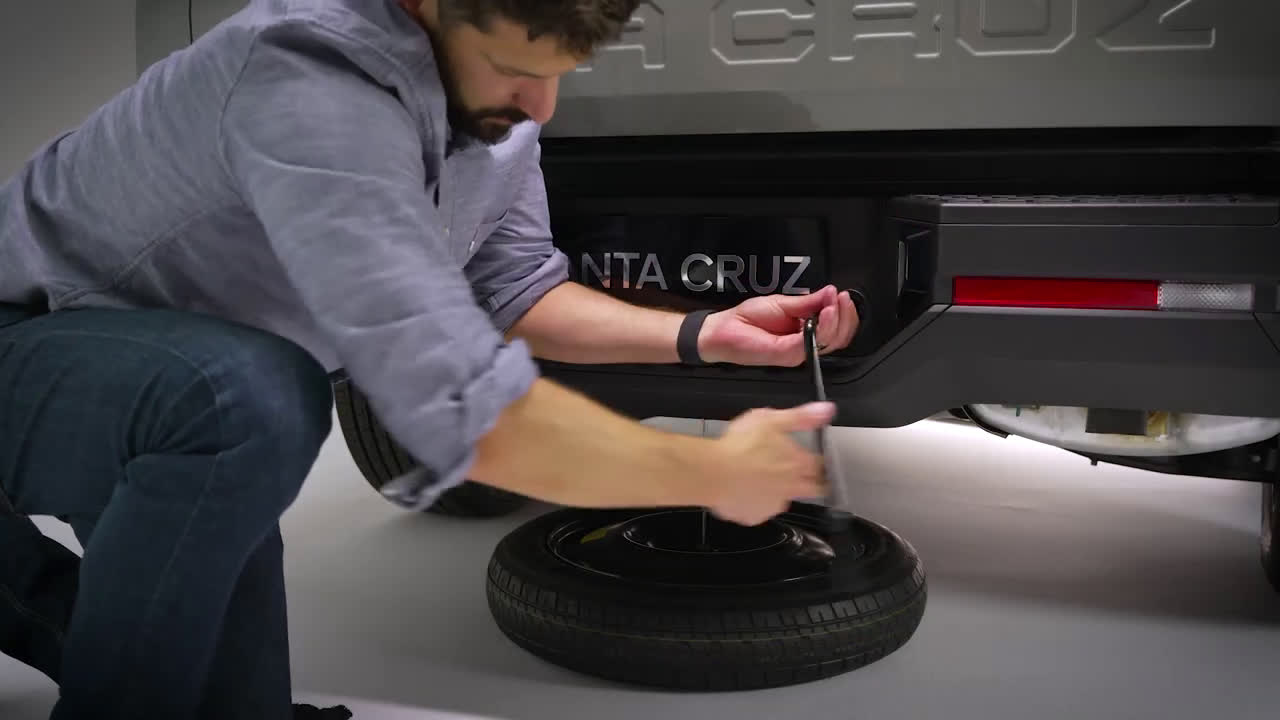  Accessing the Spare Tire | SANTA CRUZ