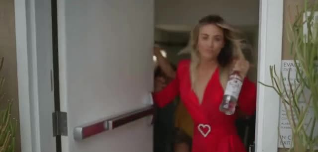 Smirnoff The Girl And The Party Ad Commercial On Tv 2021 Smirnoff The Girl And The Party Ad Commercial On Tv 2021