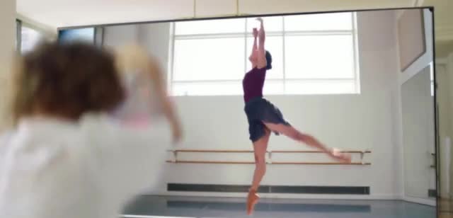  Signature OLED R TV - 'Ballet'