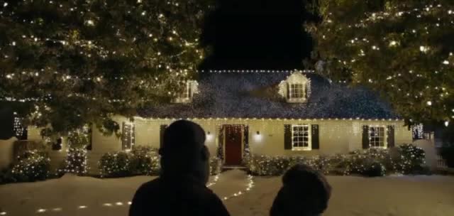  Family fills their house with lights