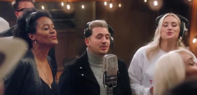  Super Bowl 2022 Pre-Release, 'Do It for the Phones' Featuring Miley Cyrus, Dolly Parton