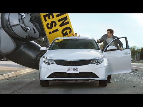  Man sees giant inflatable gorilla fall on top of his car