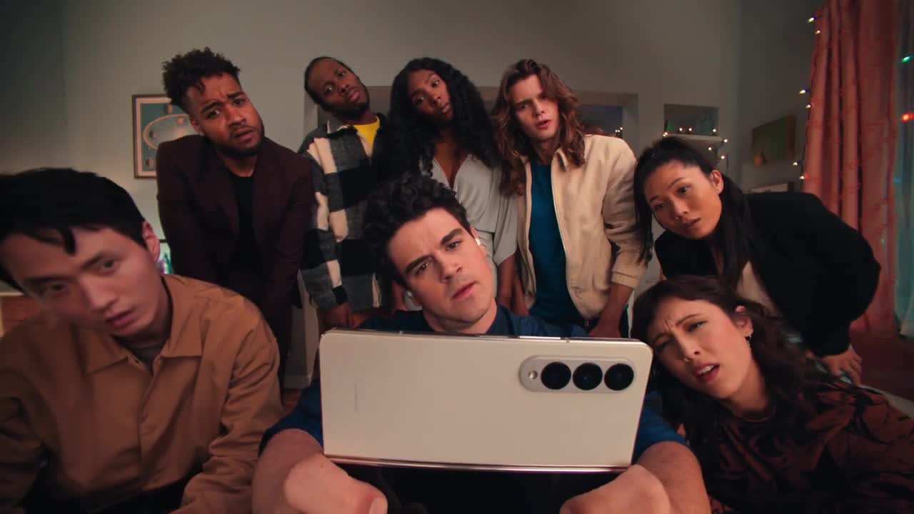 Samsung Man surprises his friends with his Galaxy Z Fold 4