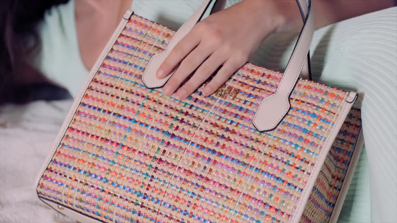 Guess Accessories Spring '23 Campaign | #LoveGUESS