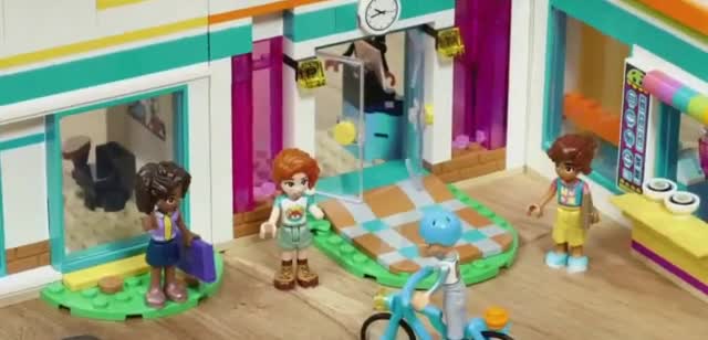  Friends 'A Day in the Life: Aliya and Autumn'