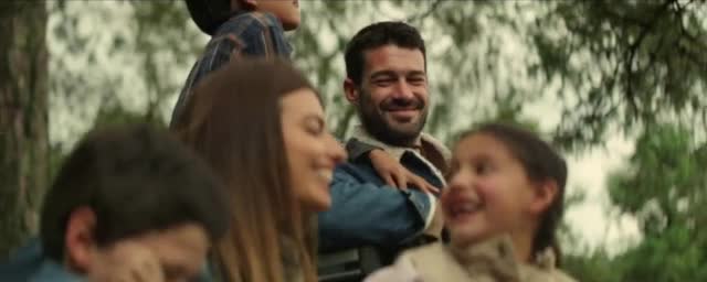 Ram Trucks Padre jugando con sus hijos