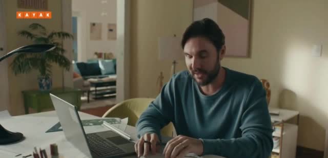 KAYAK Woman tells delusional man he's not rich