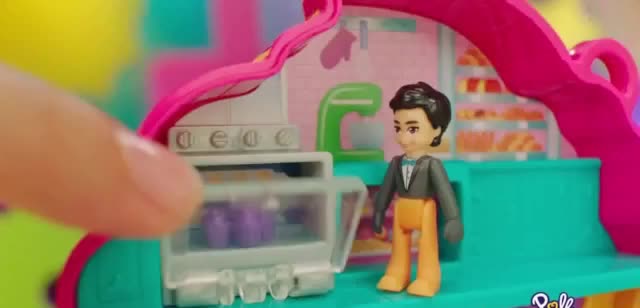 Polly Pocket 'Cupcakes and Birthday Pugs'