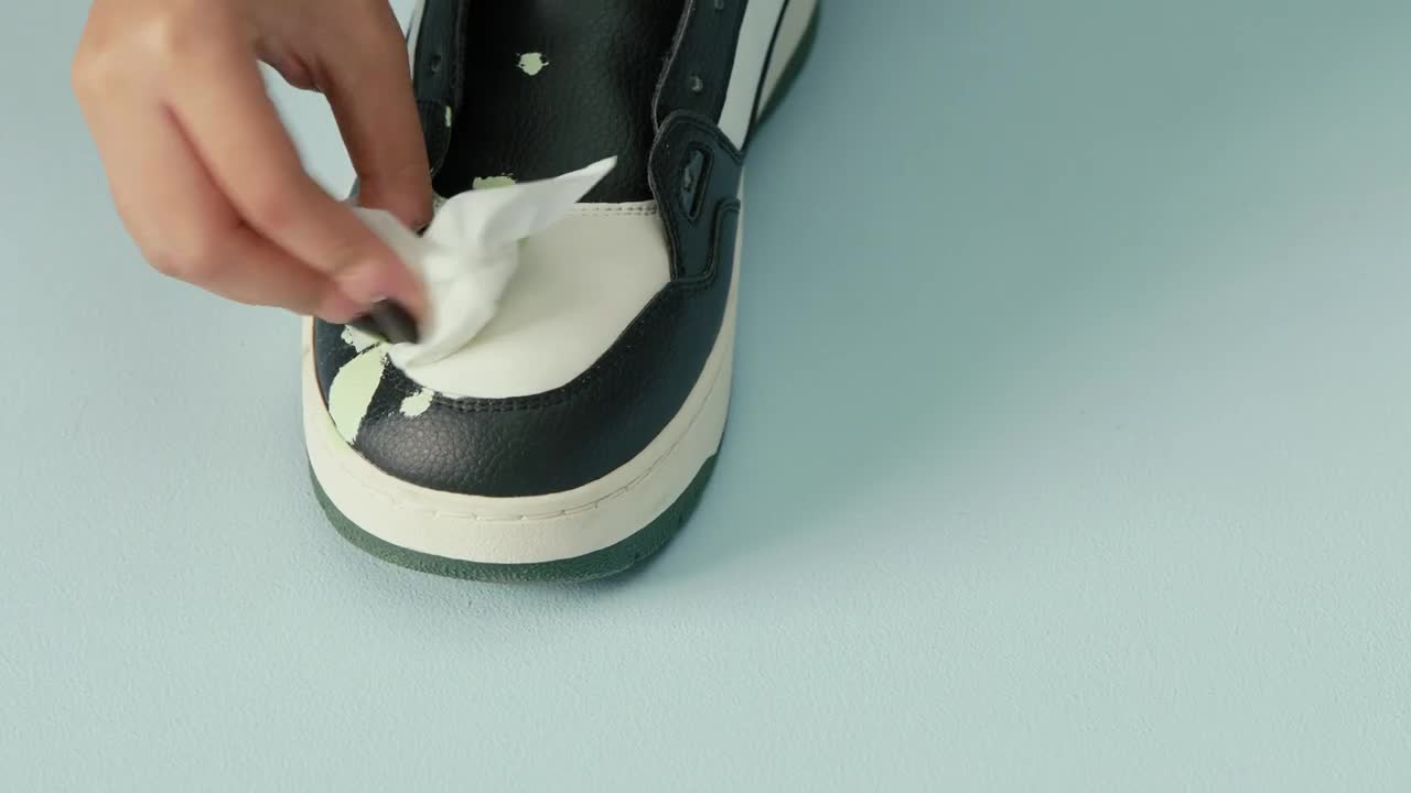 H&M How To: Clean Sneakers