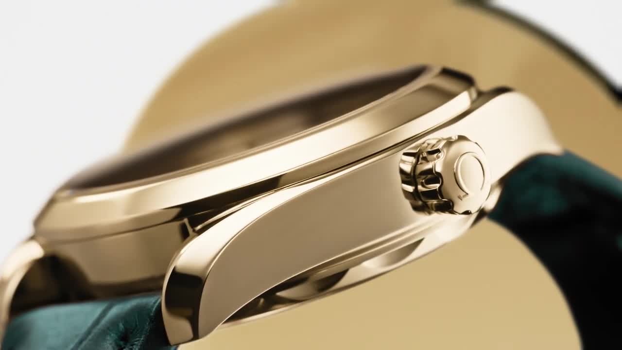 Omega AQUA TERRA SHADES IN GOLD