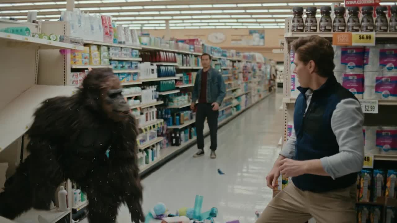 eos Gorilla hits a salesman
